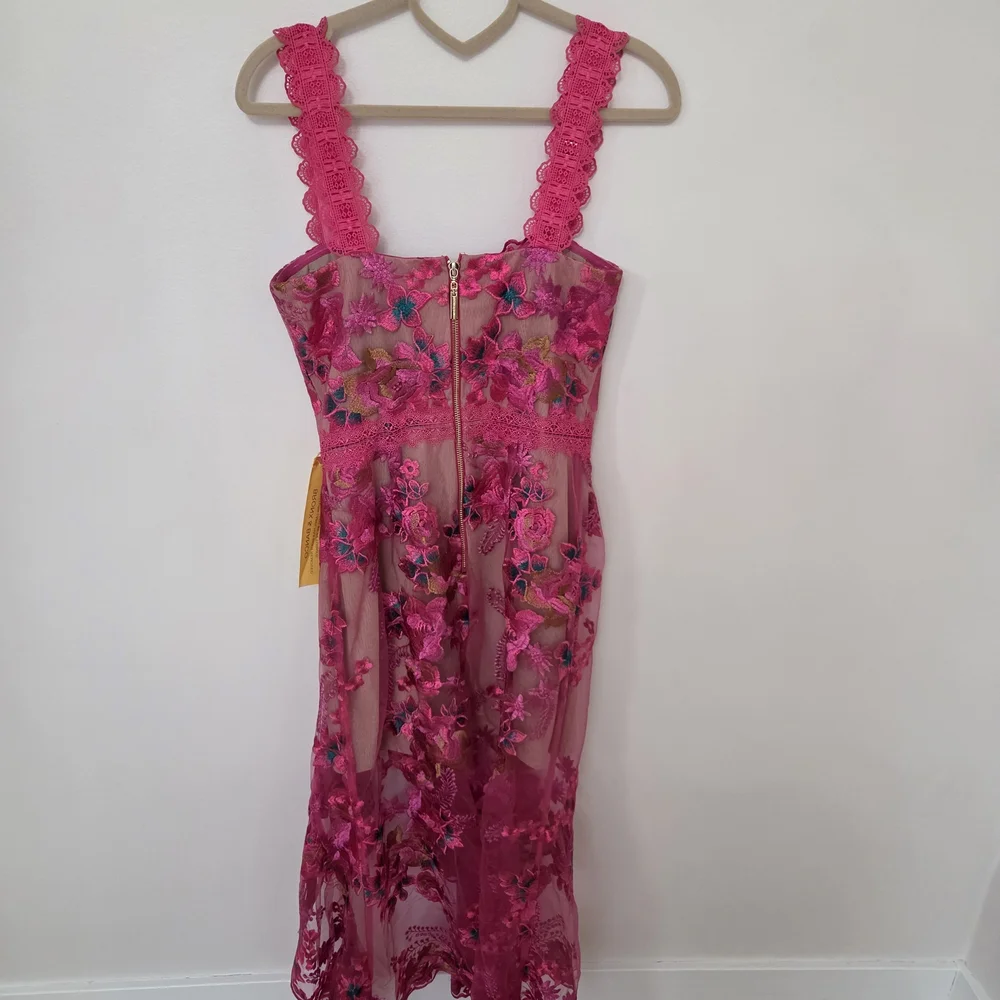 **NWT** BRONX & BANCO Vibrant Pink Asymmetrical Lace Dress - Picture 8 of 11